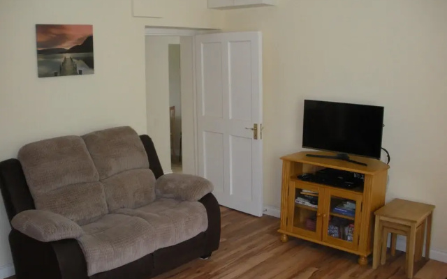 Beautiful 3-bed House in Knock
