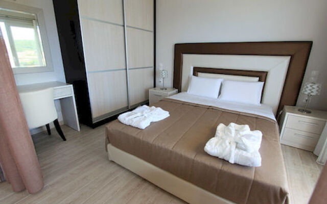 Paralia Luxury Suites