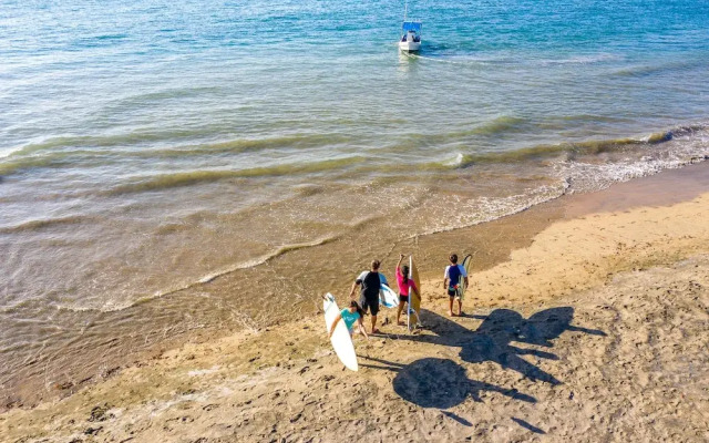 Witch's Rock Surf Camp Beachfront HOTEL