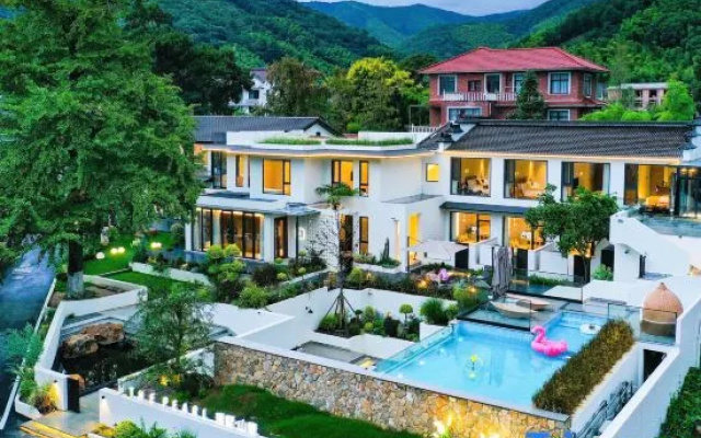 Pushu · Mountain Luxury | A Golden Autumn Boutique Stay – Outside – Huzhou