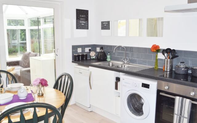 No 40, 5 beds, sleeps 7
