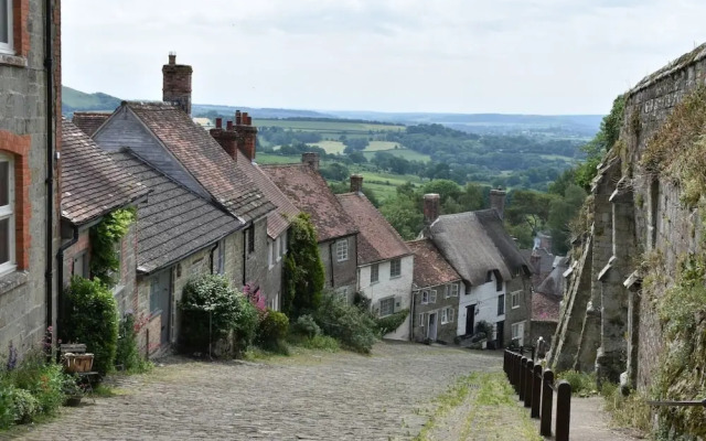 The View, Charming 2-bed Apartment in Shaftesbury,