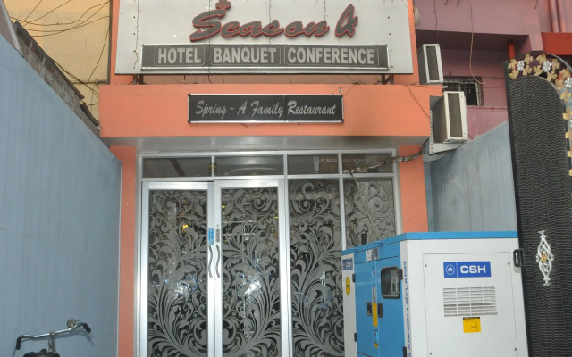 Season 4 by OYO Rooms