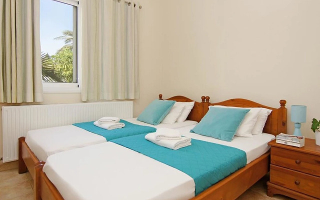 Cleopatra Paralimni in Paralimni