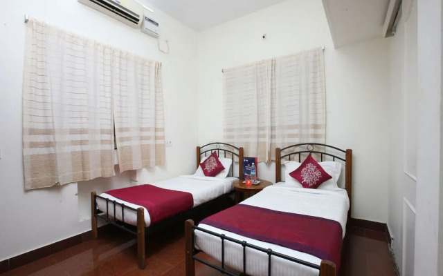 OYO Home 10497 Compact 2BHK Pondy White Town