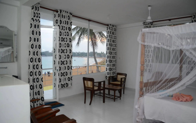 SURF UNA Beach Hotel