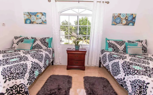 Runaway Bay Gem Villa