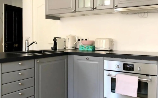 Charming and modernly designed 2 bedroom - Old Town