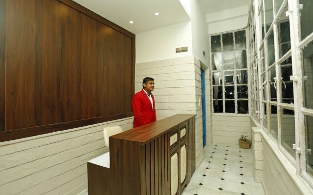 OYO 8989 Hotel Raj