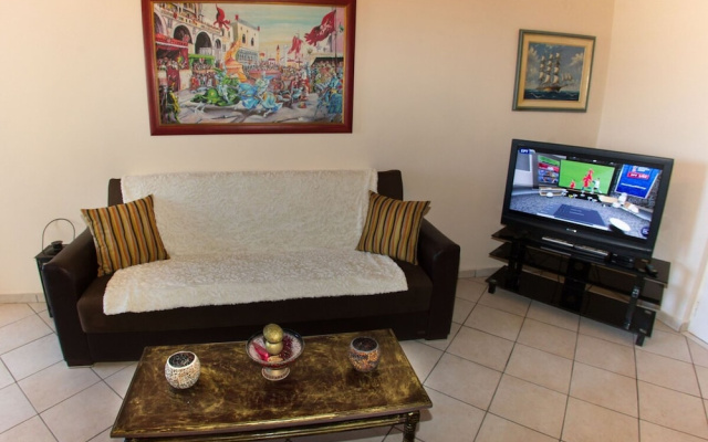 Kostas Apartment Very Near to Amoudara Beach
