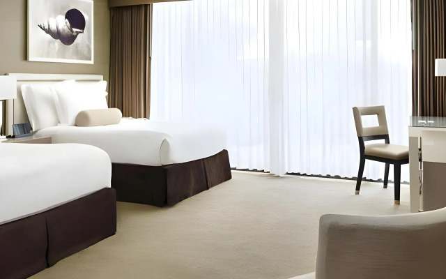Luxe Sunset Boulevard Hotel