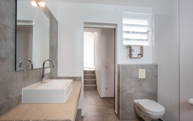 Casa Maria Curacao. Luxury 6 Bedroom Villa Next to Supermarket & Jan Thiel Beach