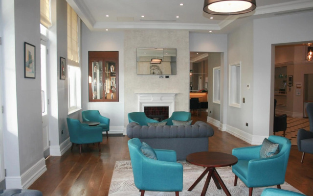 Yarrow Hotel