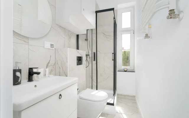 Poznan Apartment With Parking by Renters