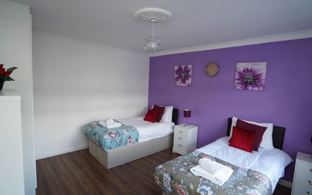 Spacious 3BR House Sleeps 6