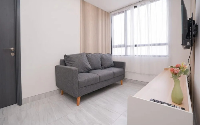 Good and Cozy 2BR at Collins Boulevard Apartment