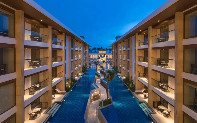 Henann Crystal Sands Resort