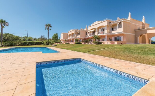 Beautiful Home in Lagoa With Wifi and 2 Bedrooms