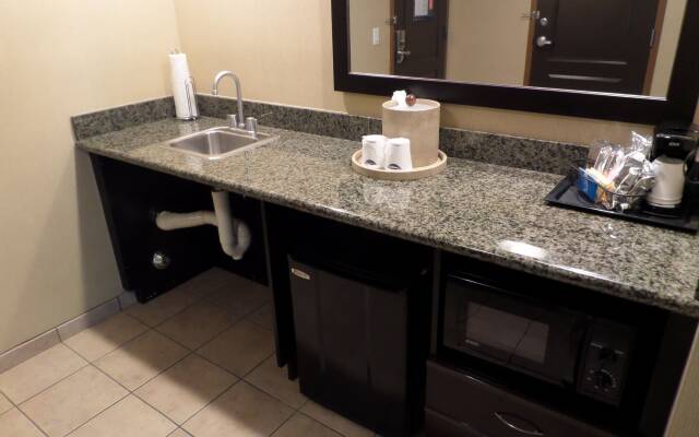 Hampton Inn & Suites Bakersfield/Hwy 58, CA