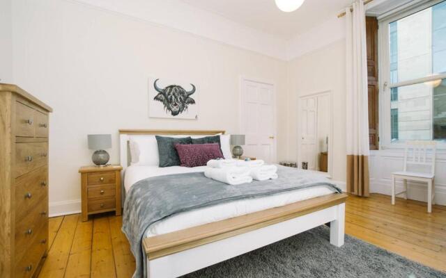 JOIVY Great Location! Heart of City Centre 3bed Apartment