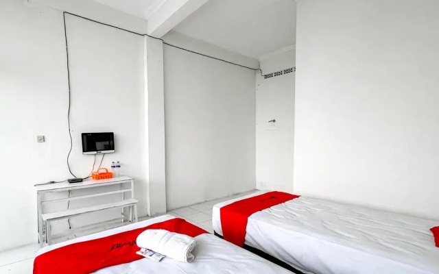 RedDoorz Syariah @ Neu Hostel Cisarua Lembang