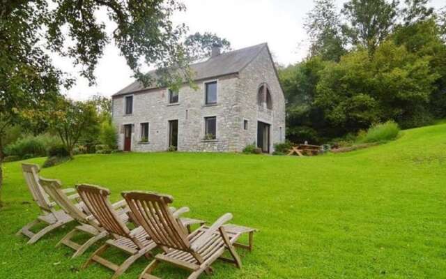 Quaint Holiday Home in Robechies Amid Meadows