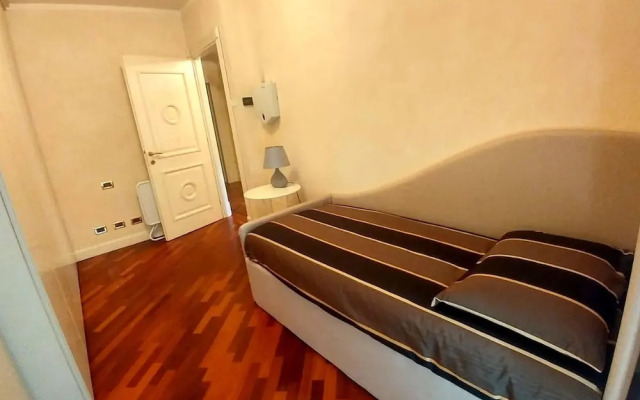 Luxurious Villa in Lombardy with Garden & Hot Tub
