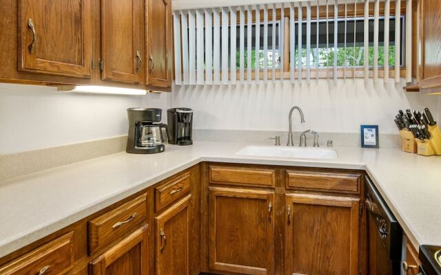 Snowfox #302 2 Bedroom Condo by RedAwning