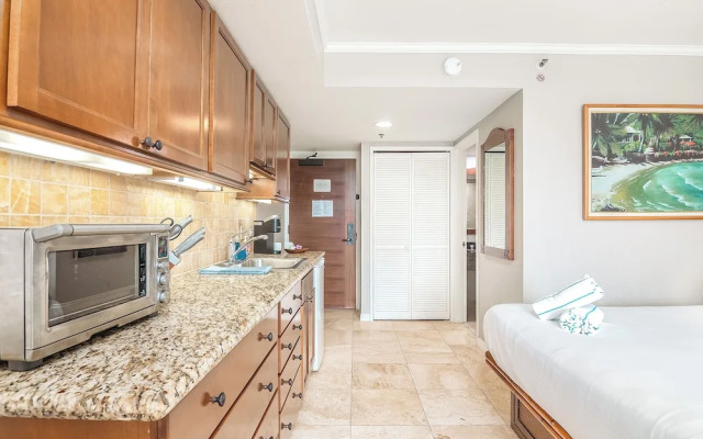 Luana Waikiki by Tropical Escapes Realty