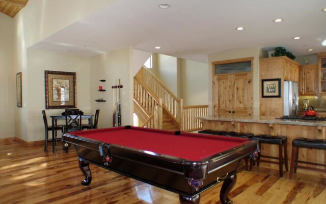 The Pine Tree Lodge