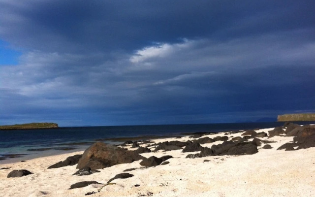 Coastal Cottage in Colbost - Perfect for Two