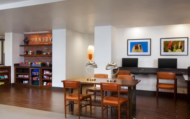 Four Points by Sheraton Phoenix South Mountain