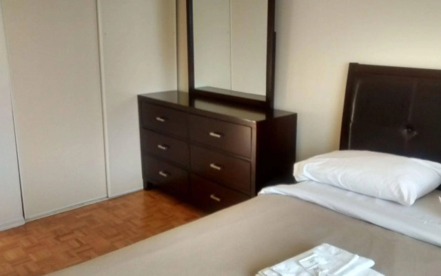 Toronto Furnished Living - Gerard St. E