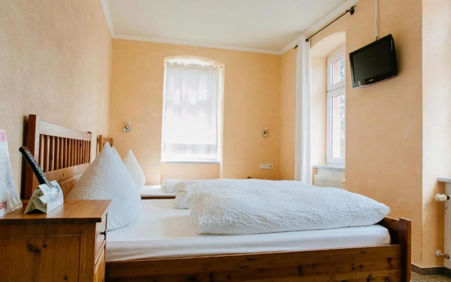Landhotel Airport Inn