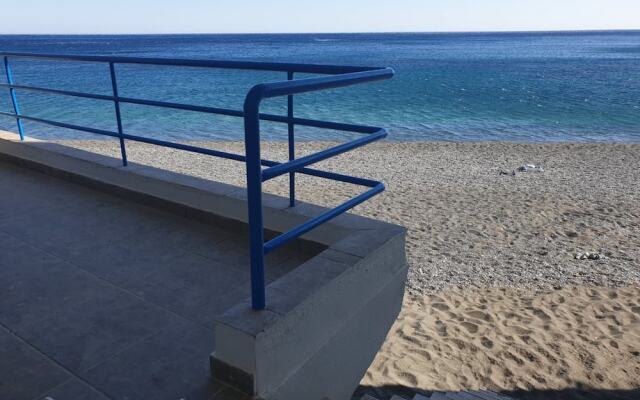 Seaside Cozy House ON THE SEASouth Crete