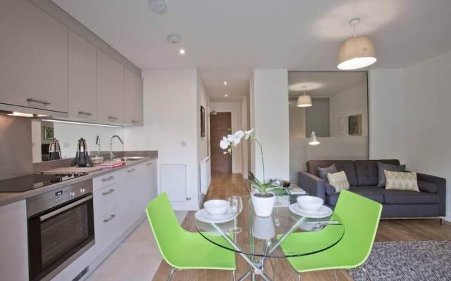 LUXURY STUDIO Apartment in Stoneywood, Aberdeen