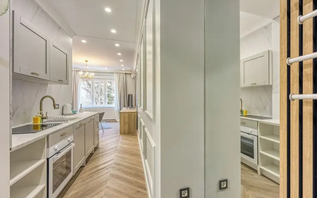 Boutique Downtown Studio with Balcony  1