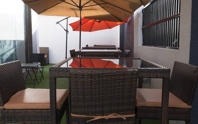 James Court Hotel & Luxury Apartments