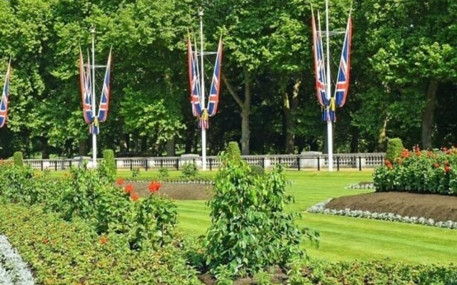 Buckingham Palace View Apartment