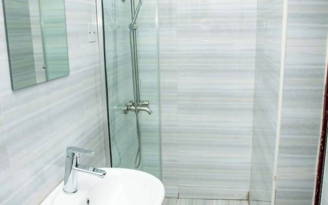 Everland Hotel and Suites
