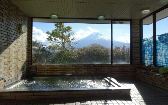 Kawaguchiko Station Inn