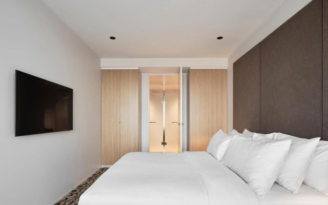 Burbury Hotel & Apartments