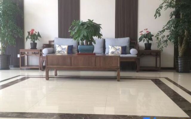 Yunbai Yun Hotel (Shanghai Lushan Happy Valley Branch)