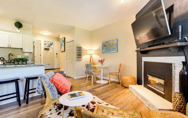 Ski Getaway! Mtn-view Condo Near Keystone Resort