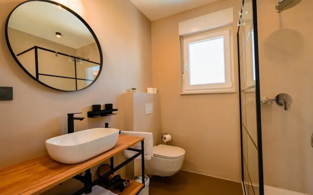 Matohanci Dazzling Villa With Pool