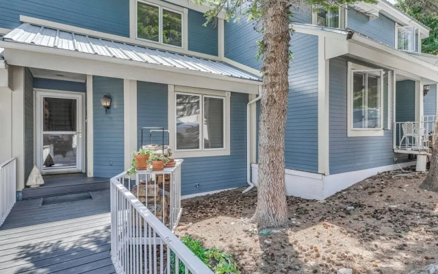 Cloudcroft Townhome on Golf Course w/ Deck!