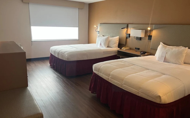 Ramada By Wyndham Lansing Hotel & Conference Center