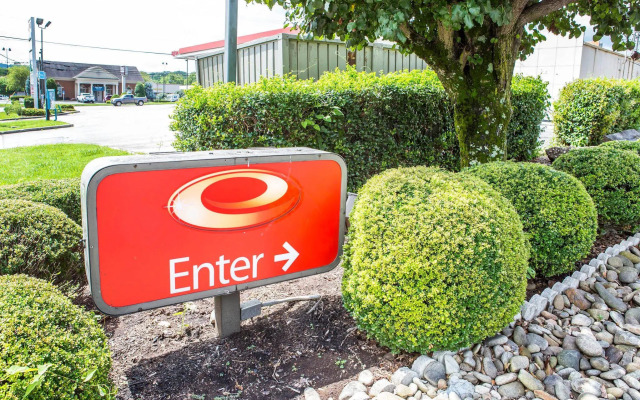 Econo Lodge North