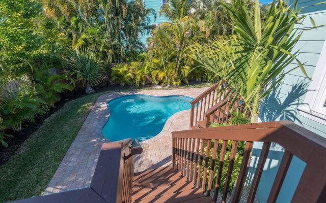 Azure Beach House Apartment 3