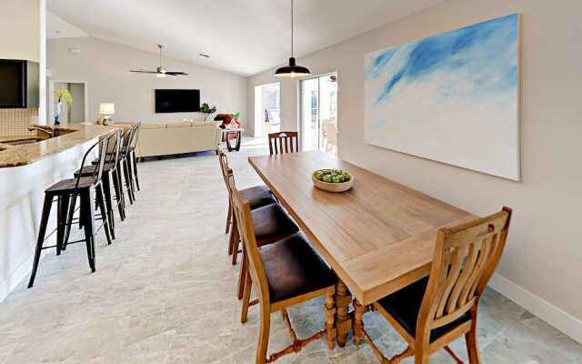 Chic Canalfront - 4 Br Home